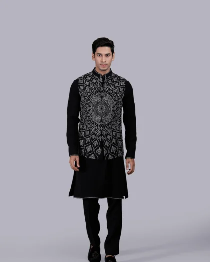 Black Boomariyo Bundi with Thread Ari Work